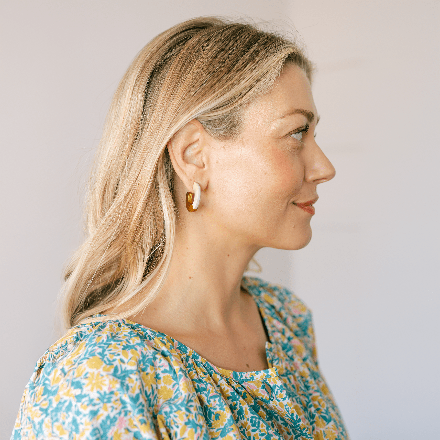 Sunshine Tienda® Gold Block Hoops