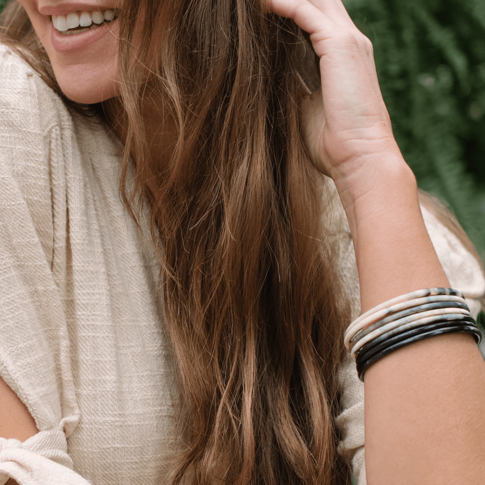 Sunshine Tienda Natural Horn Bangle Set