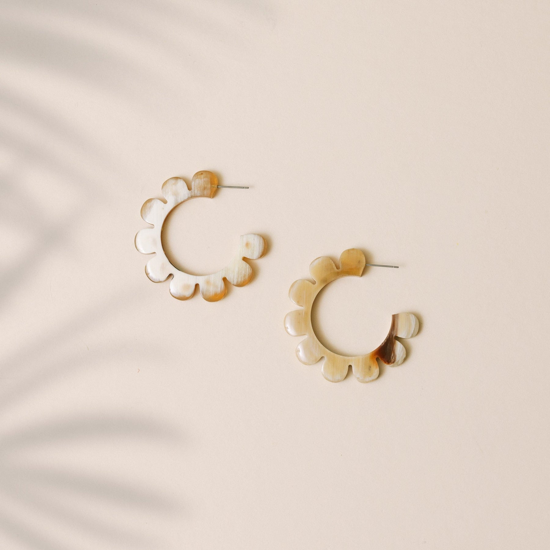 Sunshine Tienda® Flower Outline Hoops