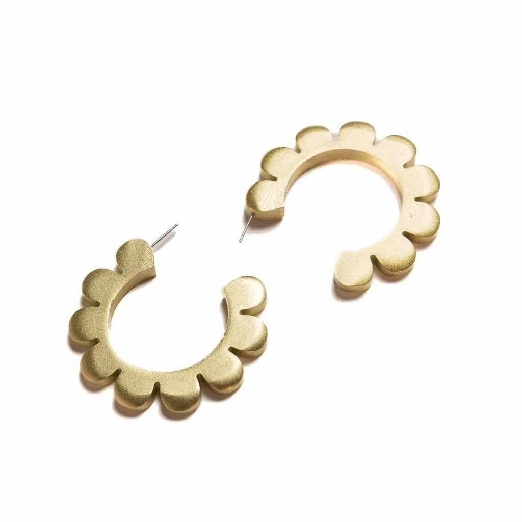 Sunshine Tienda® Gold Flower Outline Hoops