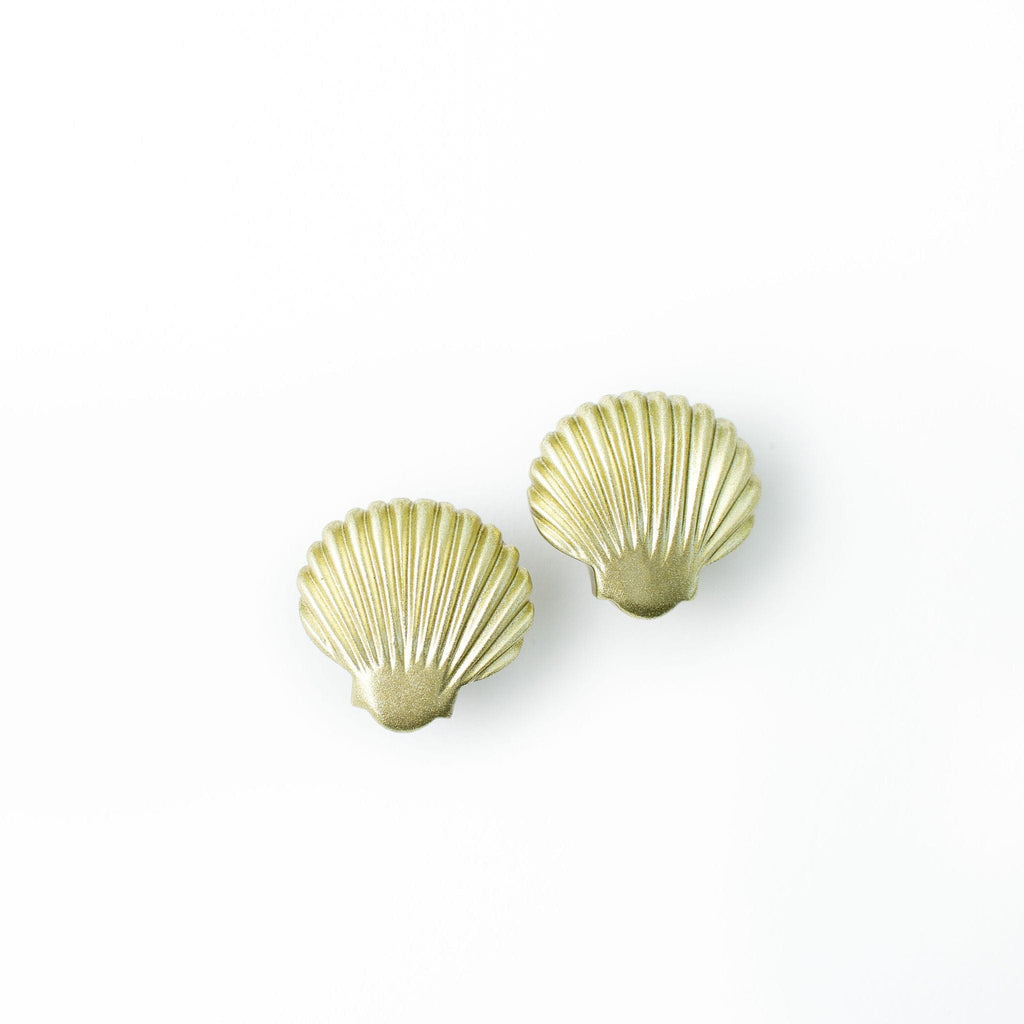 Sunshine Tienda® Gold Seashell Studs