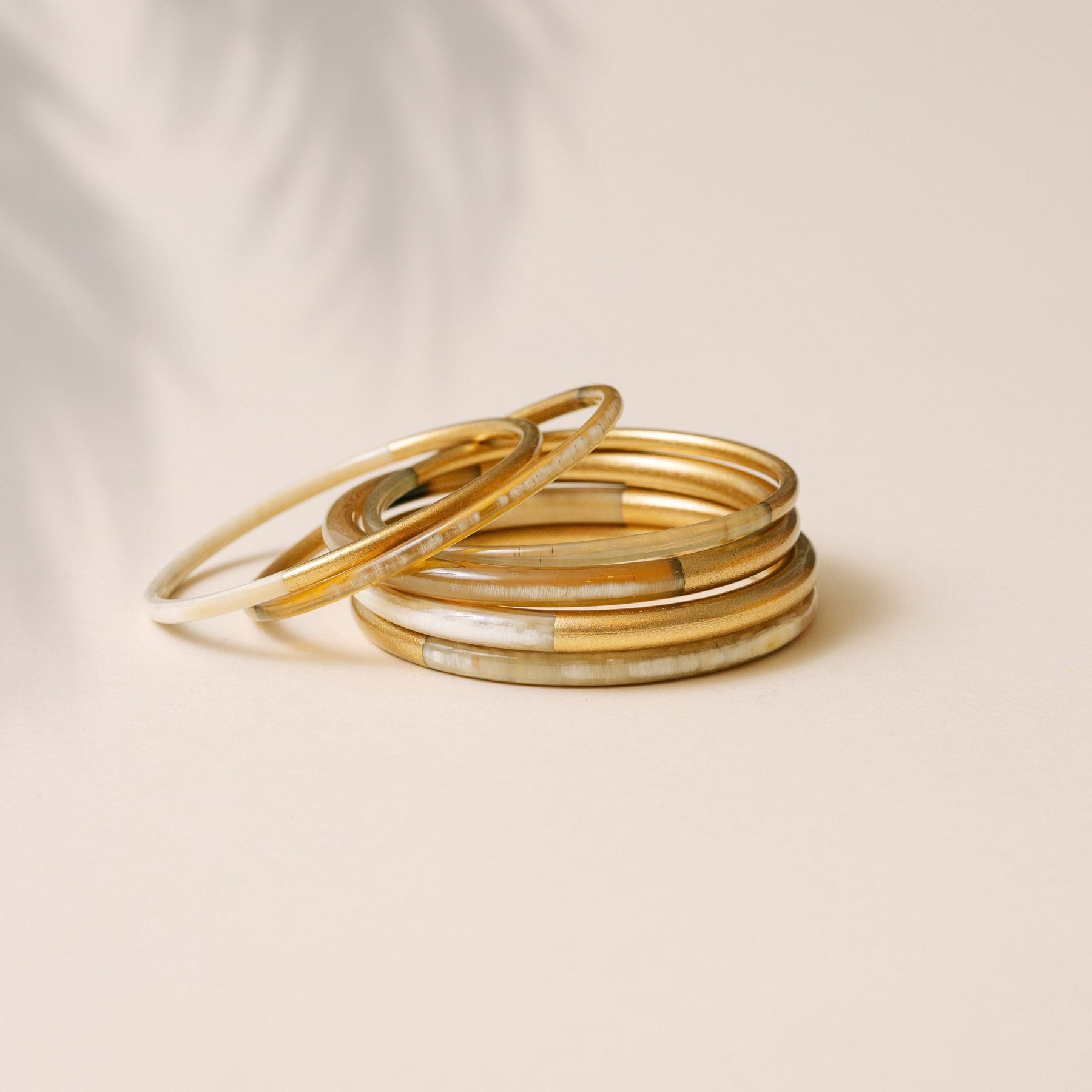 Sunshine Tienda® Metallic Gold Mix Bangle Set