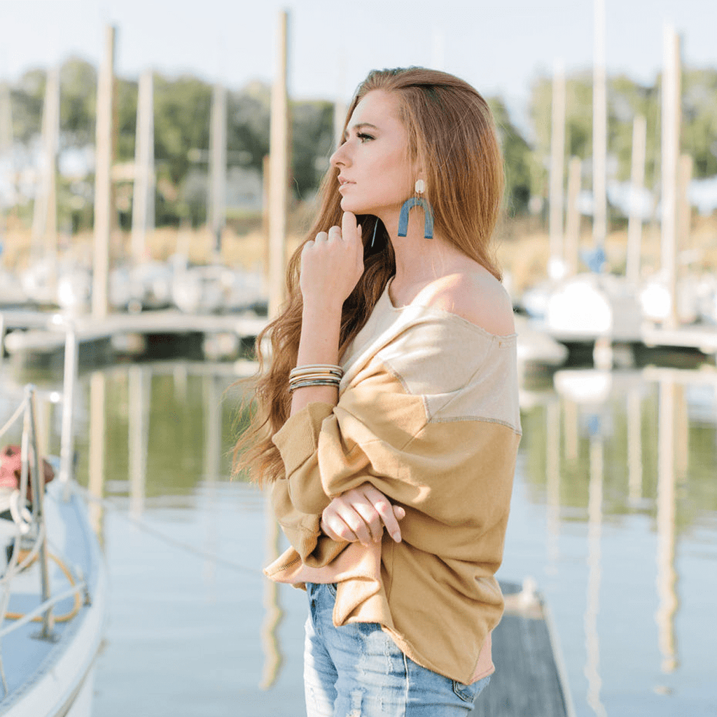Sunshine Tienda Navy Sea Horseshoe Earrings