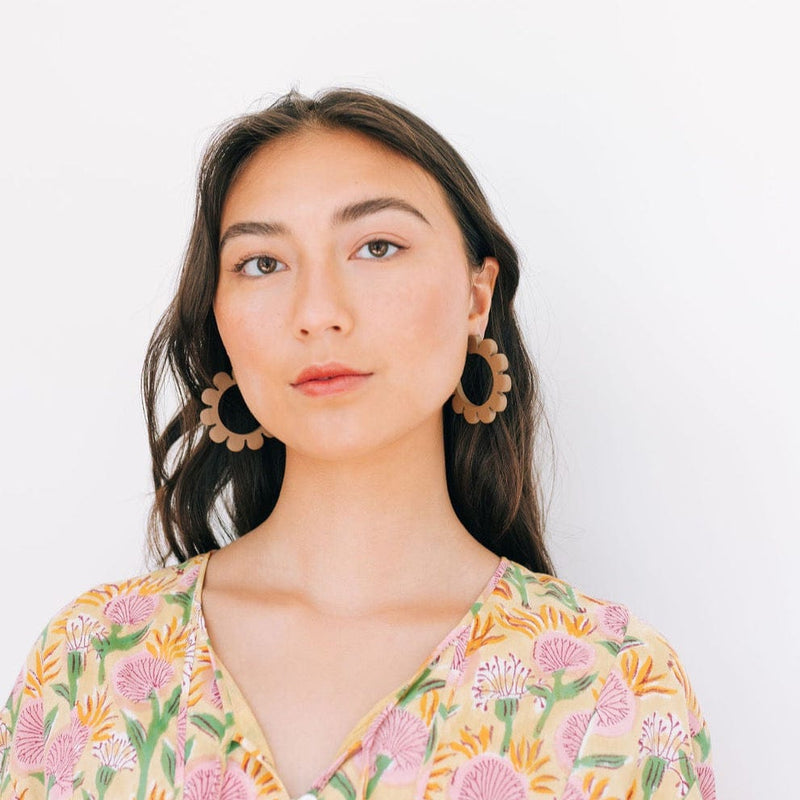 Sunshine Tienda® Tan Flower Outline Hoops