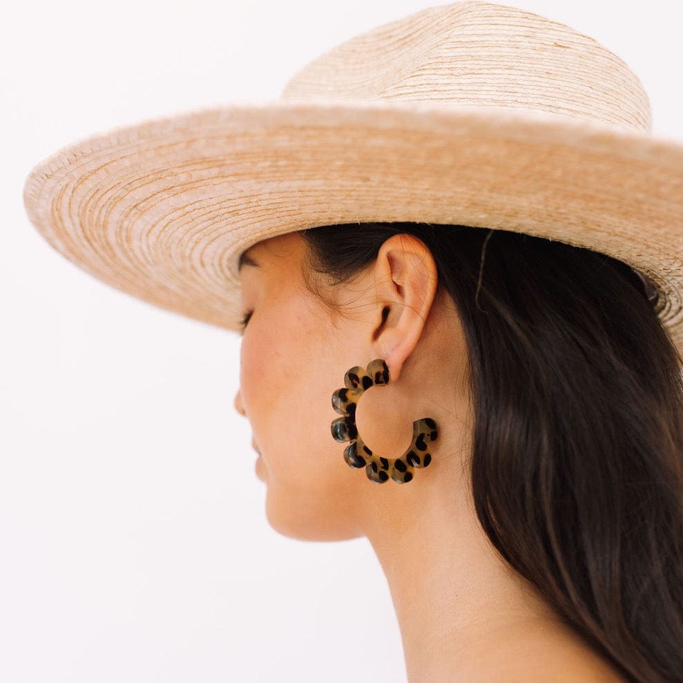 Sunshine Tienda® Tortoise Flower Outline Hoops