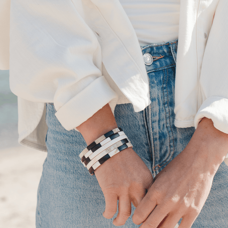 Sunshine Tienda® Black and White Tile Bangle Set
