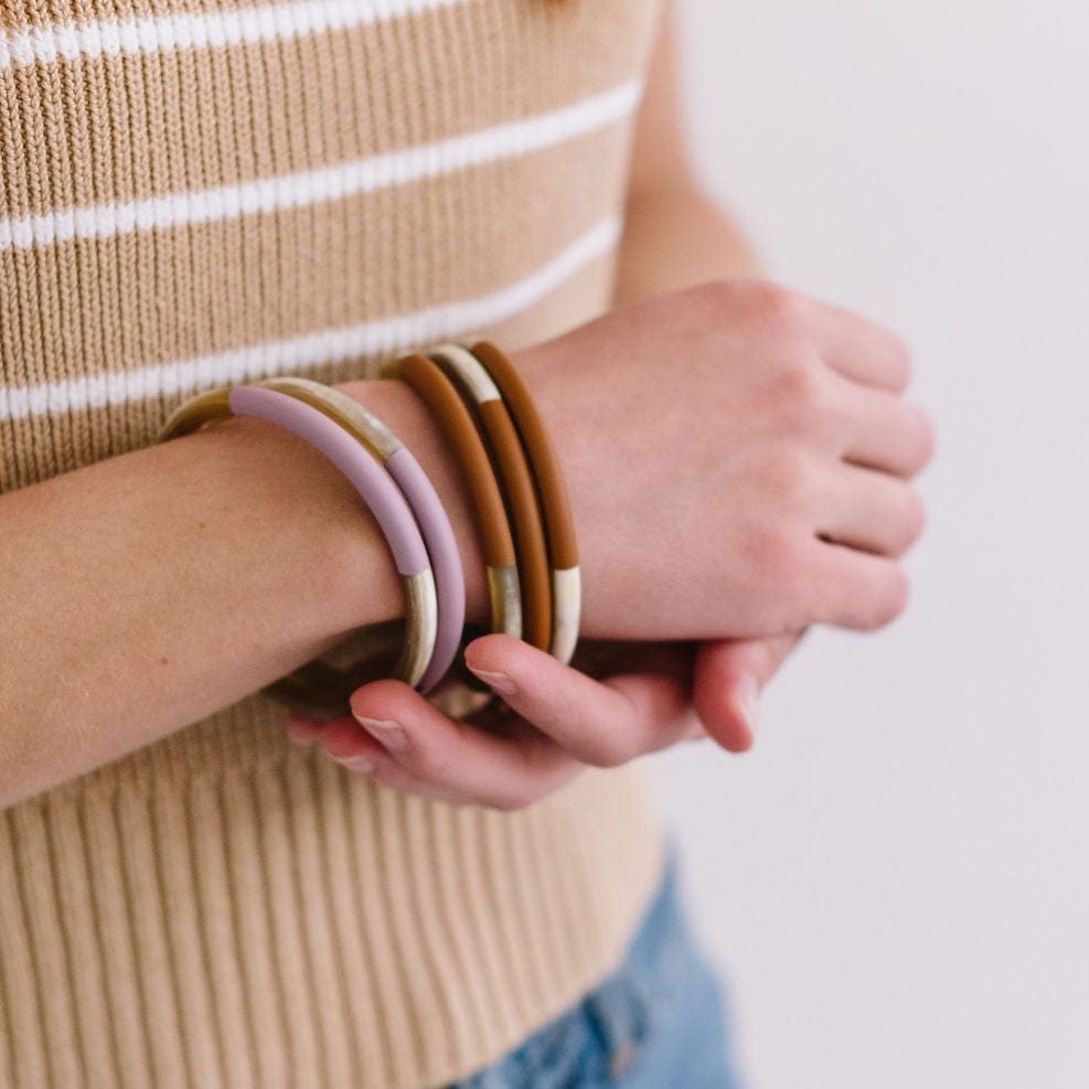 Sunshine Tienda® Blushed Matte Horn Bangle Set