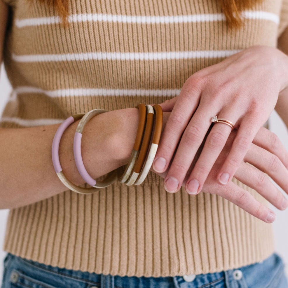 Sunshine Tienda® Blushed Matte Horn Bangle Set