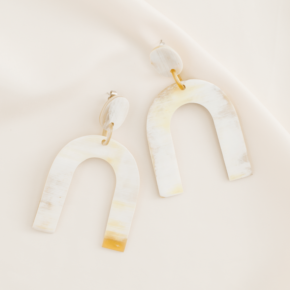 Sunshine Tienda Horseshoe Earrings