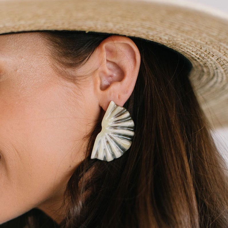 Sunshine Tienda® Natural Fan Earrings