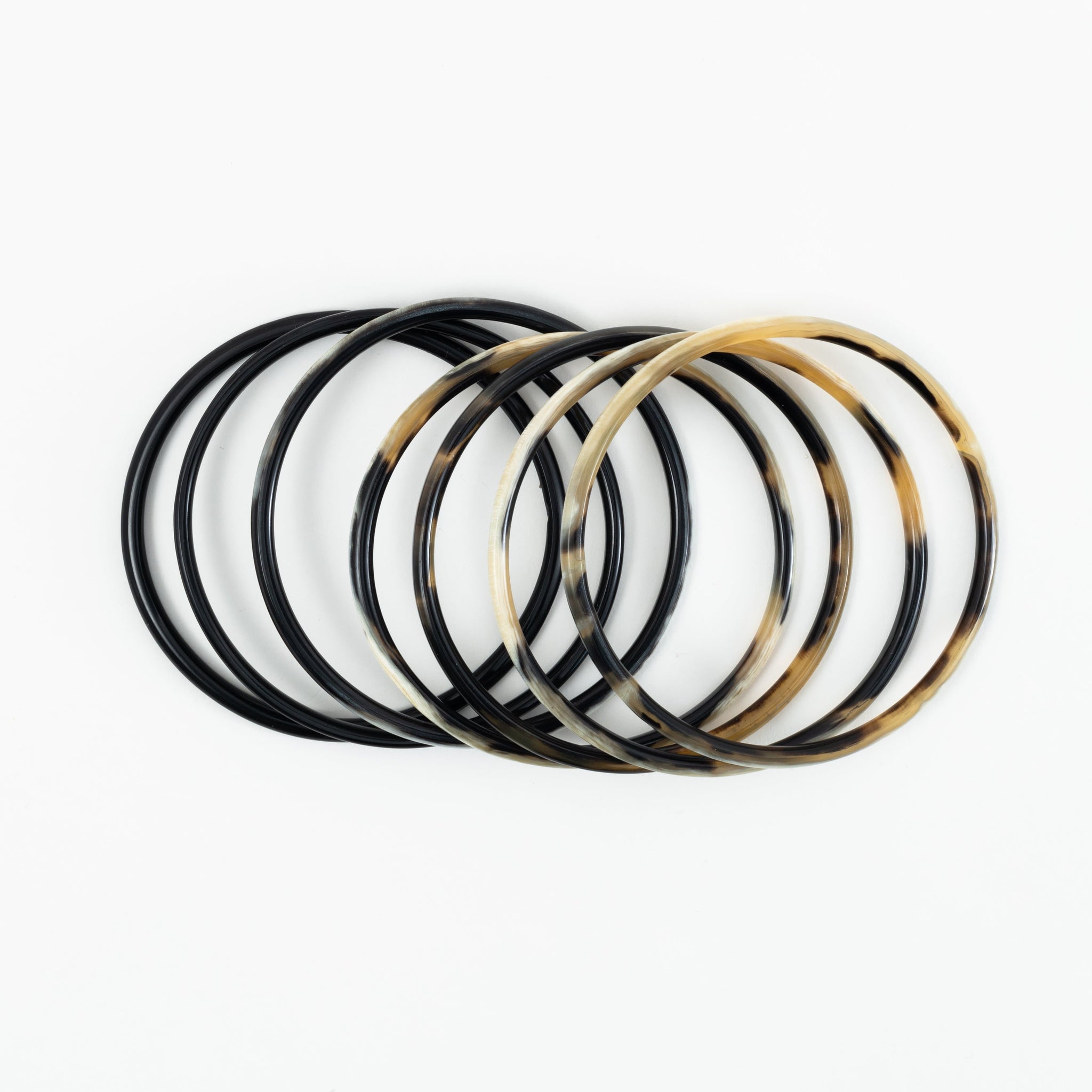 Sunshine Tienda Natural Horn Bangle Set