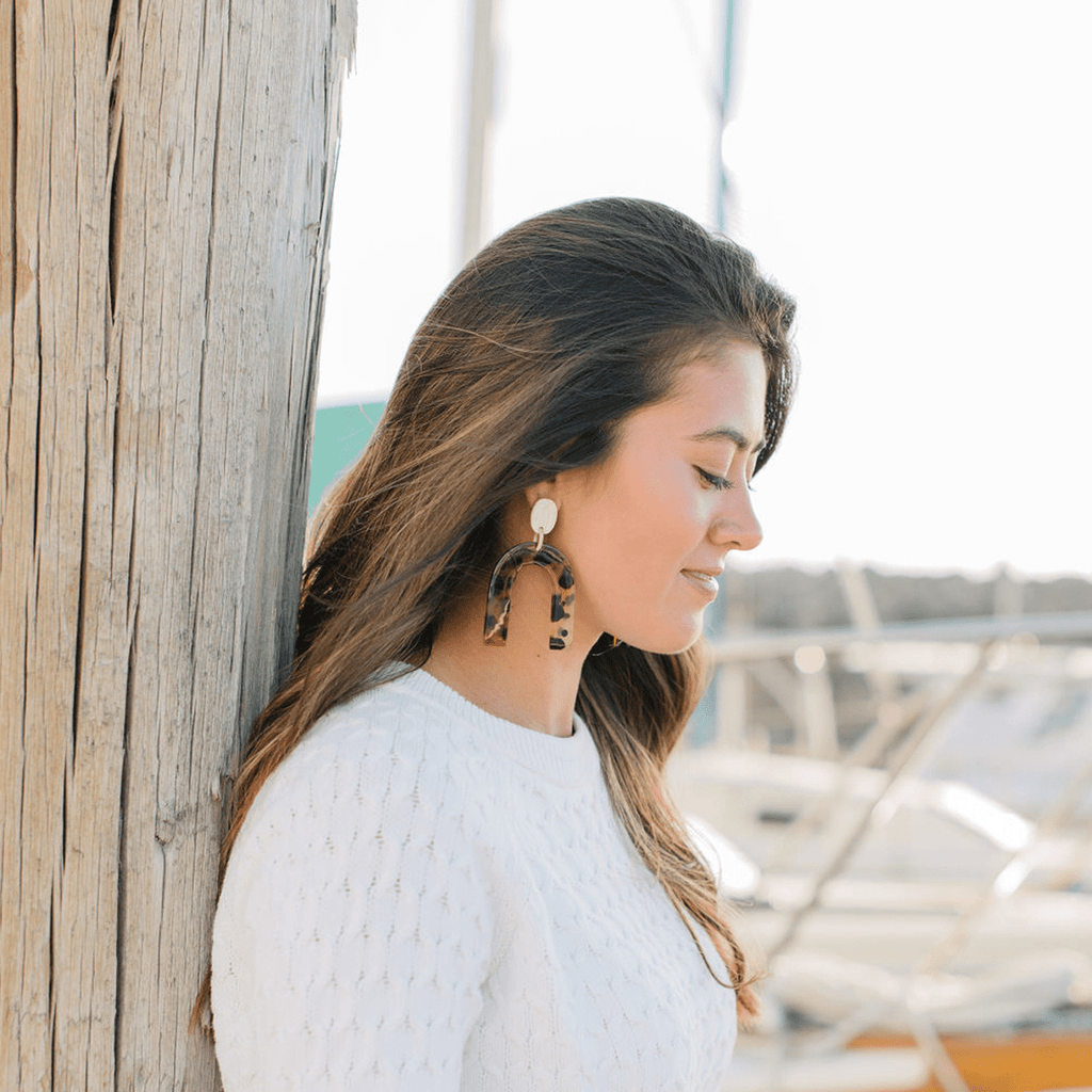 Sunshine Tienda Safari Horseshoe Earring