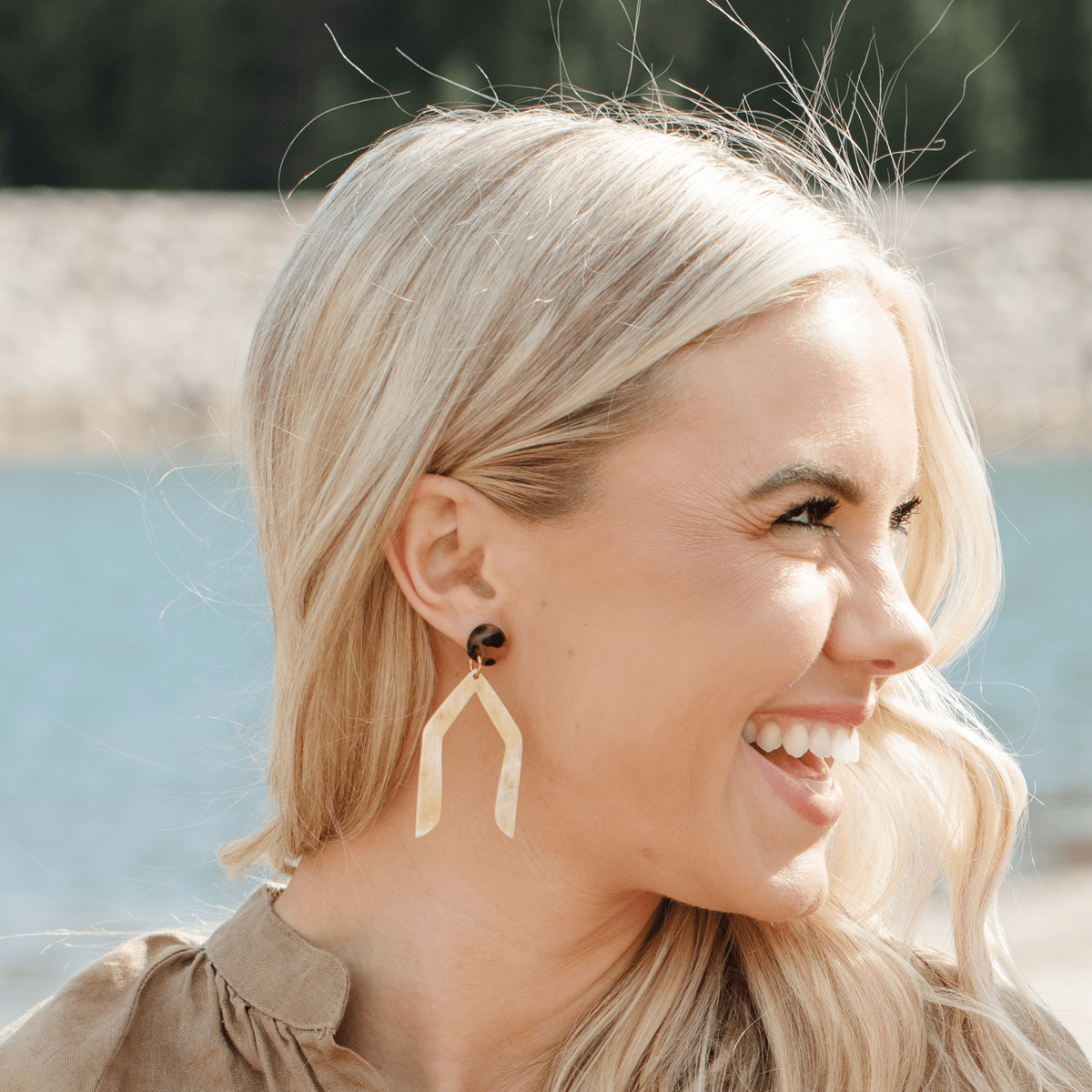 Sunshine Tienda® Skinny Horseshoe Earrings