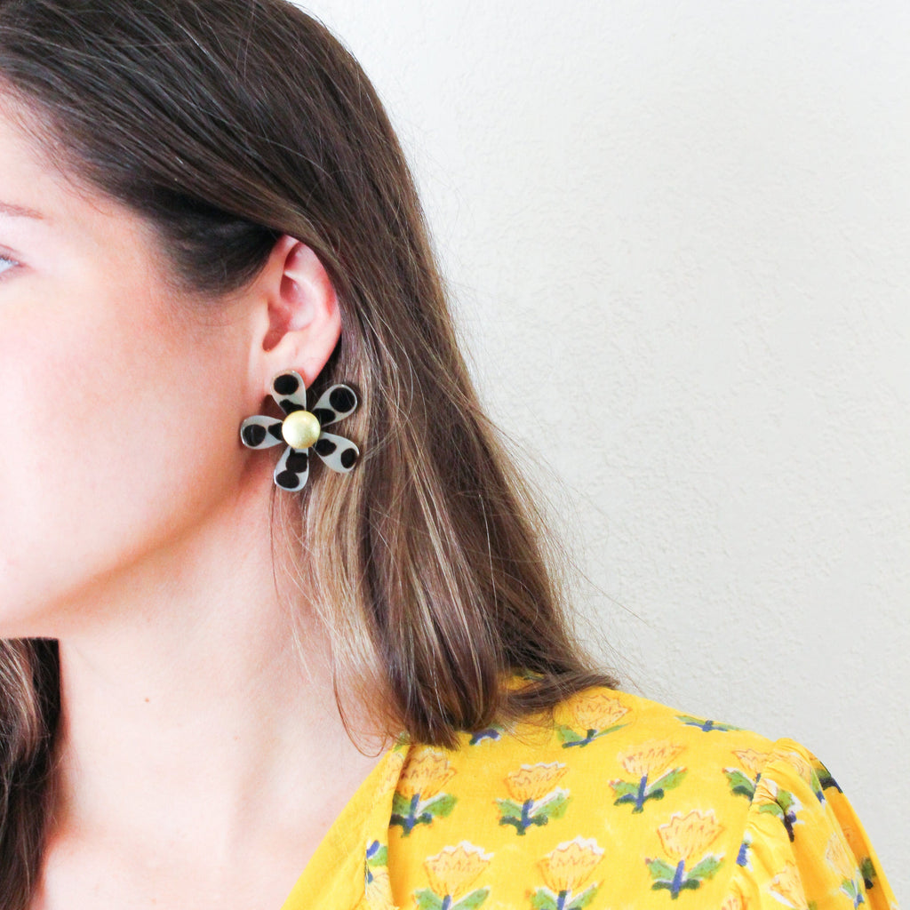 Sunshine Tienda® Tortoise Flower Earrings